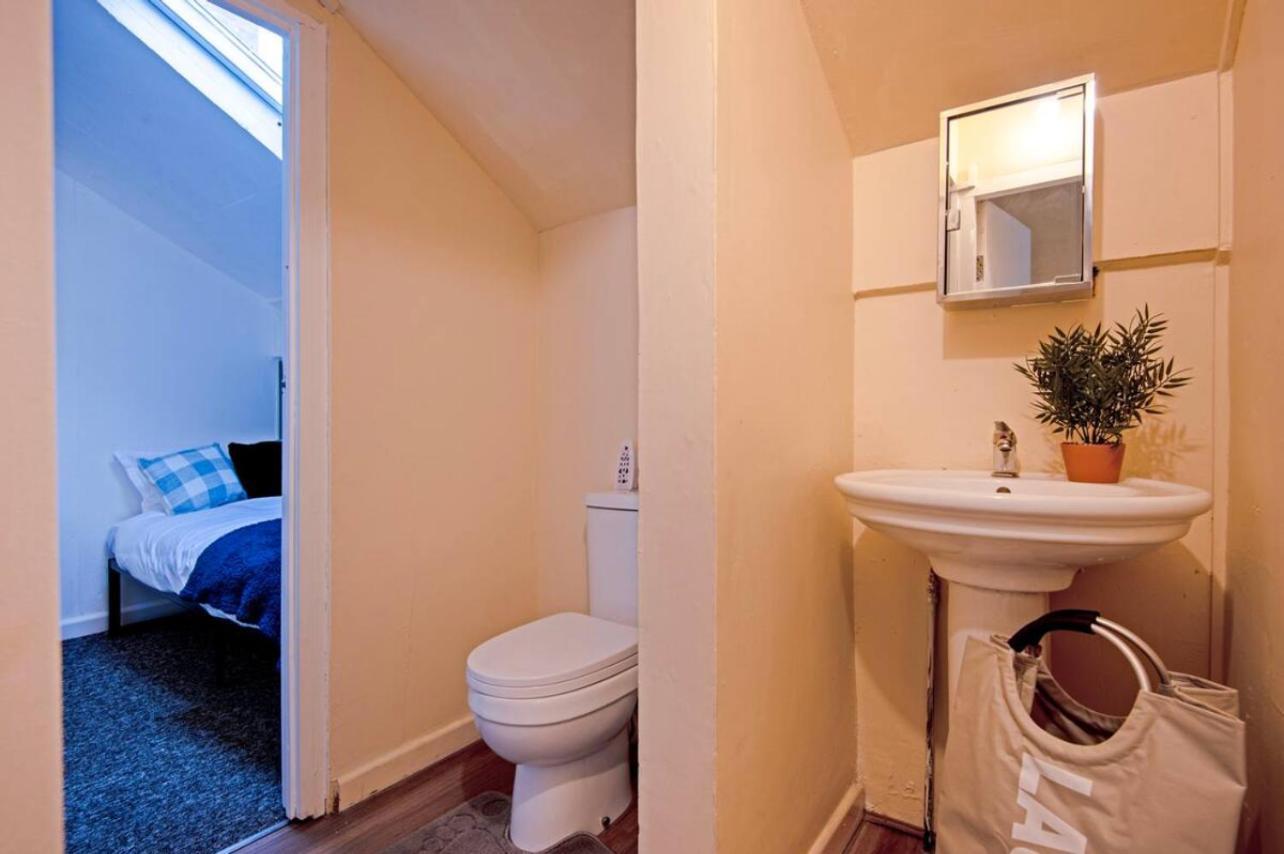 5 Minute Walk From Bury City Centre -1 Bed Flat Экстерьер фото